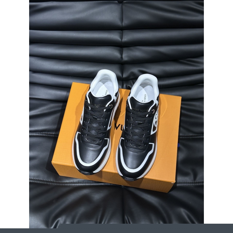 l**is V*t*n sneakers